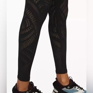 NWT Size 6 Rare Sexy Black Lululemon Reveal 26” Aurora Tight